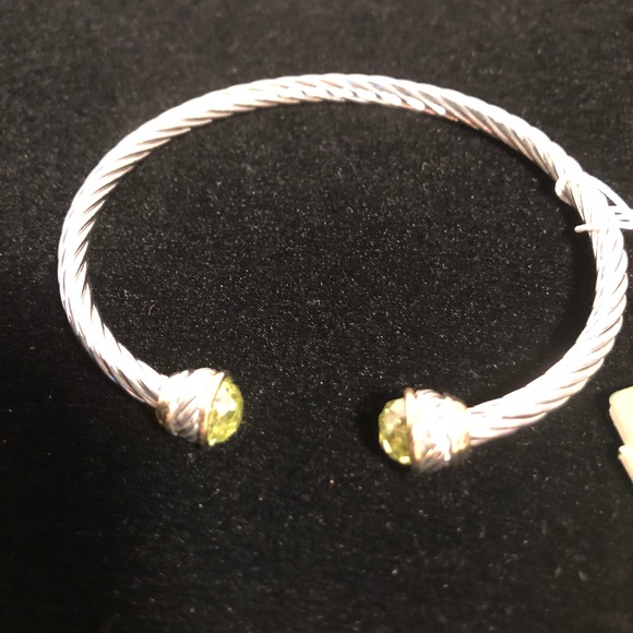 NWT Twisted Silver Bracelet with Peridot - Picture 3 of 8